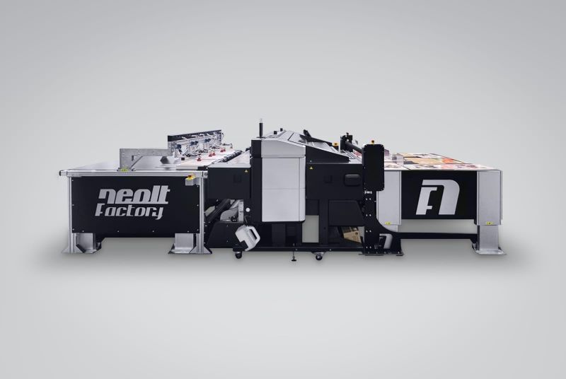 Neolt Matic XY Cutter in action with Canon Colorado UVgel print output